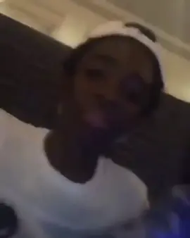HER FACE LMAO #sadiesink #noahschnapp #calebmclaughlin #strangerthings  #strangerthingscast