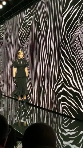 GIGI HADID FOR VERSACE FALL-WINTER 2020   #gigihadid    #versace   #fw20   #models