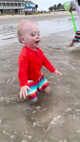 He loves to plop down as the waves hit 😂 #beachbaby #happybaby #letsgotothebeach #waterbaby #swimbaby #sunnyday #playoutside #beachtrip #adventuretime #adventurousbaby