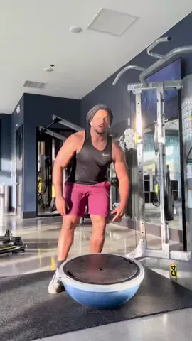 Balance upper-body work💪🏾✅Tag / Share / Save Message me your fitness goals Try this workout for your upper body balance #balance #upperbodyworkout #upperbodystrength #crossfitlife #fitnesslife #fitnesscoach #strong #kansascity #kansas #corestrength #entrepreneurlife