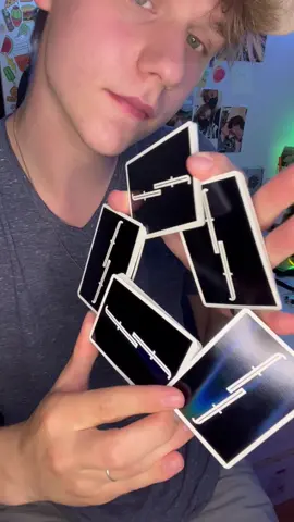 personally love how these look in motion 😍😍 #foryoupage #unboxing #foruou #holo #rainbow🌈 #colors #smoothmoves #shuffledup #cardistry #thedudewithcards #magician #magictok #shuffles