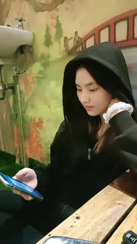 menggalau😂