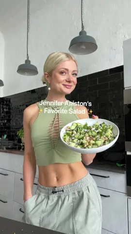 The salad Jennifer Aniston ate on set of friends every single day, for 10 years! (actually for good reason, it’s soo good)