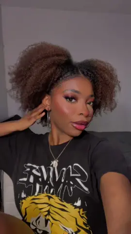 Transition fail😭 #makeup #blush #madebymitchell #madebymitchellblursh #fentybeautygloss #fyp #foryou #foryoupage #MadewithKAContest #byebyesundayblues #likeabombshell #blackgirl #viral #transitions #halflashes #naturalhair #beauty