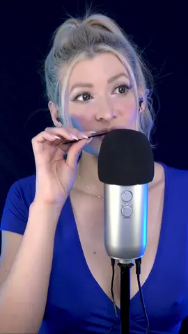 Spoolie nibbling for tingles 🤤 #asmr #asmrtiktoks #satisfying #fyp #spoolienibbling