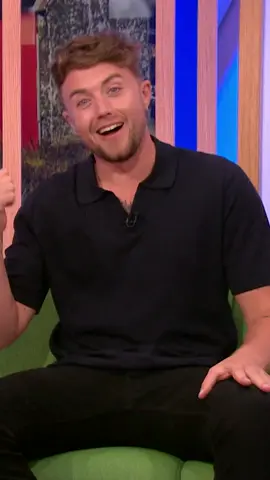 Buckingham Palace being compared to a nightclub in Watford has us creasing up…😂  @Roman Kemp #TheOneShow #BBCiPlayer