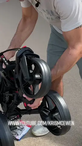 How easy is it to fold and unfold the Big Max #Golf IQ360 pushcart? This easy. #golftiktok #golfer #golftok #youtube #fyp #golfgear #golfreview #pushcart #golfing