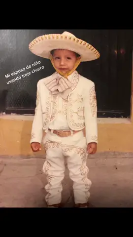 Mi niño usando el traje charro de su papá cuando está Niño 🥰 #trajecharro #charro #charreria #hijomio #babyboy #mexicantraditions #throwback #husbandandson