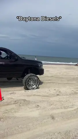 Honestly wild fr #trucks #carolinatrucks #squattedtrucks #carolinasquat #daytona #daytonatrucks
