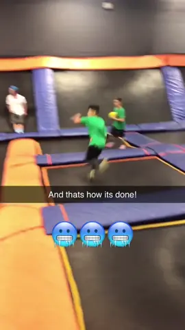 Kid’s awareness level is on 100 🥶 (via @Perfectly-Imperfect) #dodgeball #smooth #skyzone