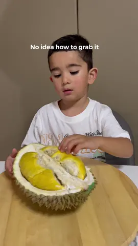 Durian hater like mommy or durian lover like his dad?😅