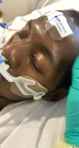 He moved his head 10 times like this within 45 minutes!!!! 🥹♥️😭🙌🏼 AND today, he was OFF the ventilator for 3 hours breathing on his own!!!!!!!!! 😭♥️🙌🏼  I KNOW Jehovah is healing him!!! 💯 Everyday, I sing to him for hours! I KNOW this is bringing life back into his body!!! #JehovahHealVonshine ☀️💛✨