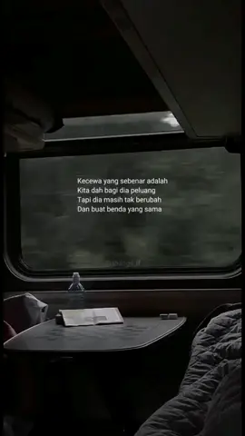 Tapi kenapa kita masih bertahan? :') #sadvibes #beranda #repost #fyp #fypシ #fypage #foryoupage #tiktokmalaysia #tiktokindonesia #naikfypkorangtak #trending #foryou #hurtmyfeelings #vibes #quotes #bestrongforyourself #sad #storytime