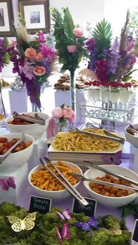 When your table looks this good 🔥                #blancevents#foodtiktok#foodporn#catering#fyp#foryoupage#jdsummerdrip#burgers#mojito#daquiri#halal#mocktails#pink#purple#butterfly