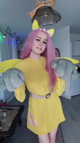 Peux pas résister aux pattounes ! #fluttershy #mlp #fluttershycosplay #mlpcosplay #mylittlepony