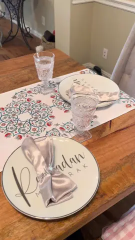 Arabesque Table Runner perfect for your Eid table decor #arabesque #eidmubarak #eiduladha #eidiscoming #eidtable #eidtablescape #eidtabledecor #eiddecor#eid #bakraeid #madihacreates #eid2022#islamicgifts #islamicdecor