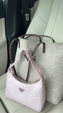 2 bags with me at ALL times #totebag #baggirl