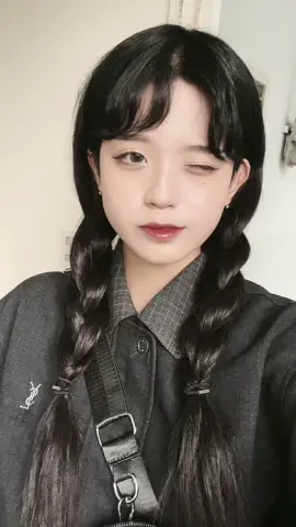 긴머리 적응이 안되네요