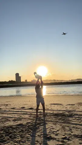she wanted to fly like the planes 🥺