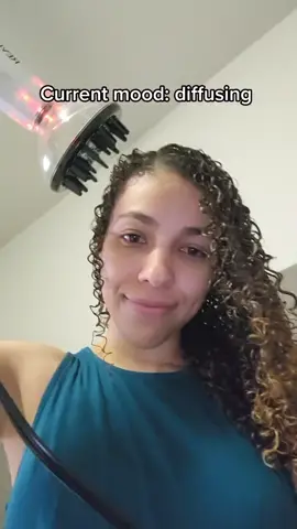 what being a curly girl looks like 😅 #rizosnaturales #rizosperfectos #contentcreator #beautyinfluencer #curlyhair #diffusing #curlyhaircheck #curlyhaircommunity