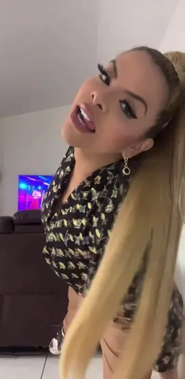 Gomi que ? Jaja ojala esta cancion no diga nada malo, yo solo escucho gomitas #fyp