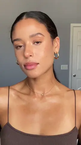 That summer glow ✨💧🌷 @byroe_official #wellness #wellnesstiktok #morningroutine #thatgirl #SelfCare #skincare #skincareroutine #skintok