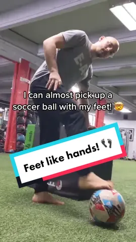 Check out this grip strength! 👣 🤯 Awesome video by: @brianbtheep #fyp #gripstrength #feetlikehands #barefoot #feet #health