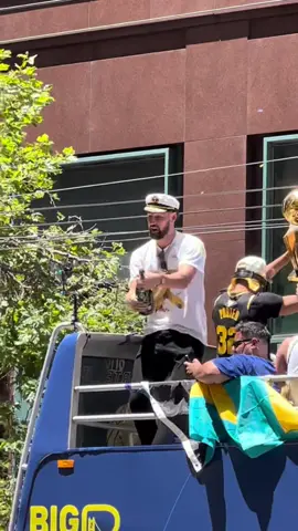 This man 😍 lol #klaythompson #klaythompson11 #warriors #warriorsparade #foryou