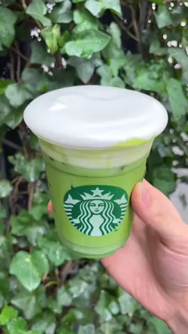 今日発売のダブル抹茶ラテおいしすぎた！追加したムースフォームが濃いめ抹茶と相性ばっちり🍵 #スタバ