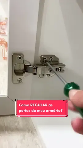 Atenção: chega de sofrer com portas desalinhadas nos armários. ❌ Preparamos um passo a passo bem simples pra você aprender a regular as dobradiças. 👏👏 Conta pra gente nos comentários o que achou dessa dica. 😎#dica #dicasúteis #móveis #montagemdemóveis #dobradiças