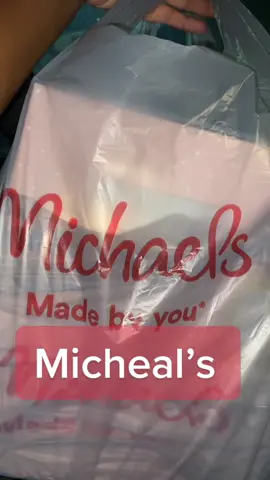 Anyone else been having the urge to use photo albums like our families did when we were young? @Micheal’s Craft Store has some cute #budgetfriendly options. :) #budgetfriendly #shopforless #micheals #michealscraftstore #photoalbum #takemeback #millennials #gofind