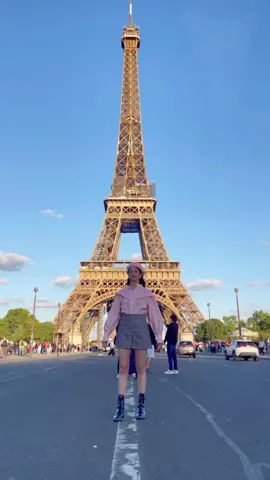 Hopping around town in paris ✨#paris #parissaintgermain #parisian #eiffeltower #arcdetriomphe #louvre