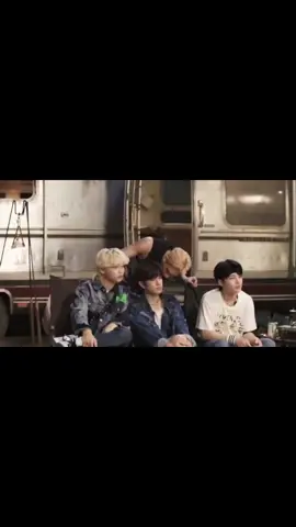 just seungmin trying to kiss bang chan twice😭😭😭😭#fyp #seungmin #bangchan #chanmin #seungchan
