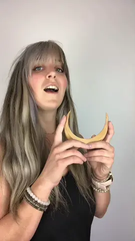 MoonHair 🤩 la tiniasse on fleek ! #maureen #chignon #picachignon #diyhair #longhair #hairstyle #cheveuxlong #tutoriel #hairlove #coiffurefrance on se retrouve sur youtube ! Unboxing accessoires cheveux 😍