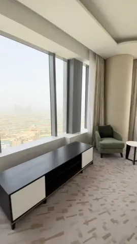 The highest tower in Palm Jumeirah. Ultra-luxury one bedroom apartment. This corner unit gives you that breathtaking panoramic view. Listing price: AED 4,000,000 #fyp #realtor #realestate #dubai #dxb #dubairealestate #luxury #luxuryhomes #apartment #freehold #gcc #expat #palmtower #palmjumeirah