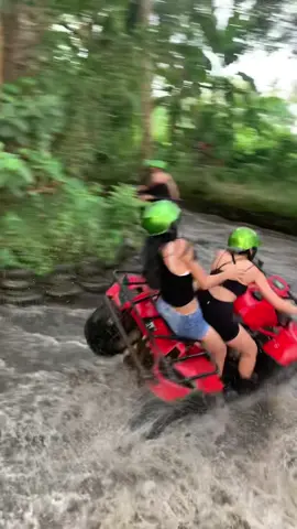 Jatuh.. ketawa2, lanjut lagi… 😁 Adventure mengajari kita banyak hal..buruan booking #adventure #atv #atvbali #ubud #bali #indonesia #liburan #travel