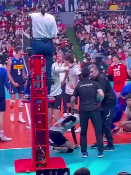 Ran Takahashi was hurt in todays game. Get well Ran. for sure iniinda na niya yung sakit sa ngayon. video credits to @synchren twitter #rantakahashi #ryujinnippon #vnl2022 #foryou