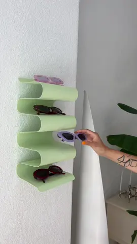 my favorite summer diy 😎 #diyhomedecor #thriftflip #thriftedhomedecor #furnituremakeover #secondhandfinds #thriftfinds #pinteresthomedecor