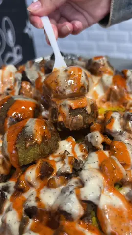 FALAFEL #FRYDAY in FULL EFFECT! 🧆 Build your perfect HALAL PLATTER! 💥 #nyc #halal #food #sauce #halalfood #fried #falafel #newyorkcity #food #foodtiktok #yum #delicious #fypage #foryou