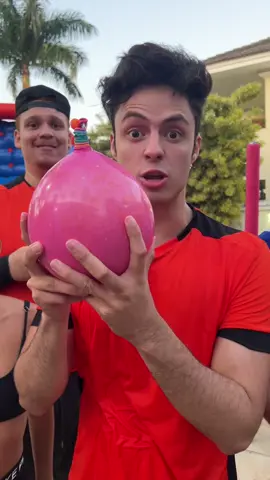 Quem estourar a última camada do balão, perde! 😂 @rafaeluizbr.oficial @bielvaladares