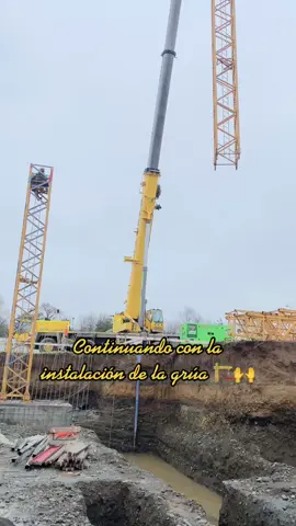 Proceso de instalacion del segundo trameo de la torre de la grúa pluma 👌 #instalacion #grua #pluma #edificio #m2 #altura #torre #construccion #constructora #construir #edificios #temuco #chile