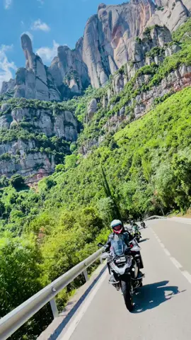 Montserrat Mountains 😍 #mototravel #motorcycle #makelifearide #bmw1250gs #bmwmotorrad #mototouring #motorradtouren #motorcycletouring #roadroom #catalunya #katalonien #catalonia #montserrat