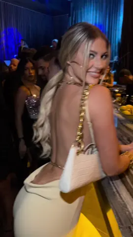 My purse holding on for dear life🥴 #marrypoppinsbag