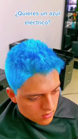 ¿#Quieres lograr un azul eléctrico en tu cabello? #bluhair #cabelloazul💙💙💙 #blondehair