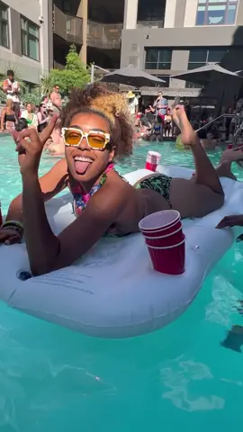 Outside all summer 🫶🏽 #outsideeee #poolparty #bigbodybenz