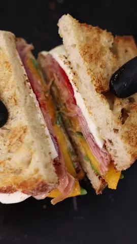 Juicy garlic sandwich 🥪ASMR @Revolution Cooking #sandwich #MakeNightsEpic #FoodTok #revolutiontoaster #cooking