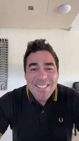 vídeo de Pablo Chiapella con motivo de la graduación de 4 de la eso de parte del elenco original de el Club de los normales@pablochiapellaoficial  #laqueseavecina #merenguemerengue