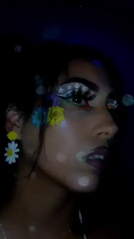 This purple highlighter is everything and I can't gate keep it, link for it is in my Bio and it's under $10 #underratedmuas #puertoricanmakeupartist #summermakeup #driedflowersmakeup #muaunder4k #muaunder5k #latinamua #princessjasminemua #mua #underratedmua #makeuptransition #makeupartist #makeup #makeuptutorial #makeup #makeuptutorial