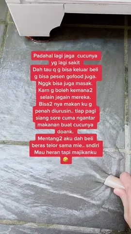 Untung masih punya  teman yg mau noling beliin makanan.. k g bisa metong aku kurang gizi 🤣🤣🤣🤣