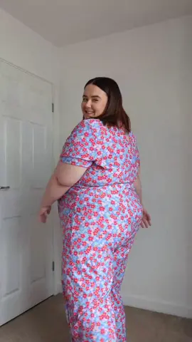 £20 bargain!!! links in bio 🥰🥰 #plussizeholidayoutfits #plussizeclothing #plussizefashion #whatiorderedversuswhatigot #plussizeootd #wednesdaygirlcurve